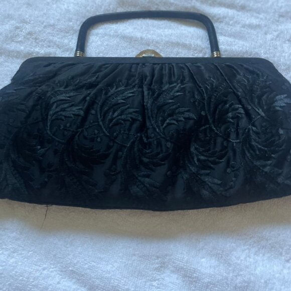 Vintage Handbags - Vintage Embroidered Black floral Hand Bag clutch
